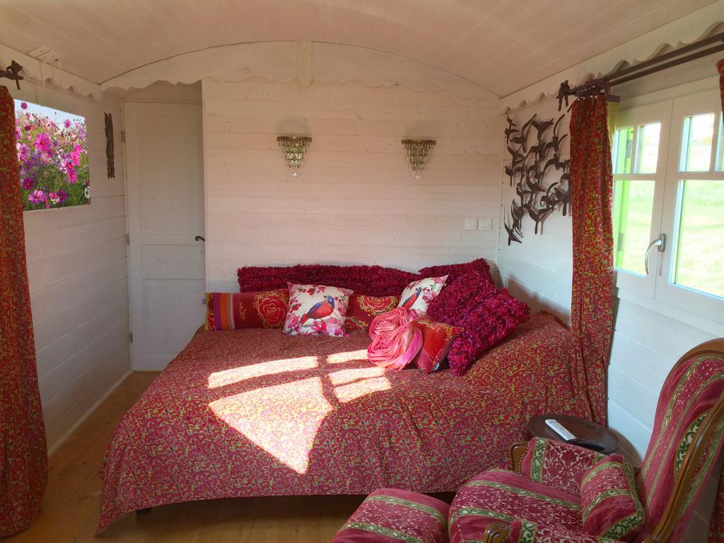 Gîtes Sibémol Simeyrols Quarto foto